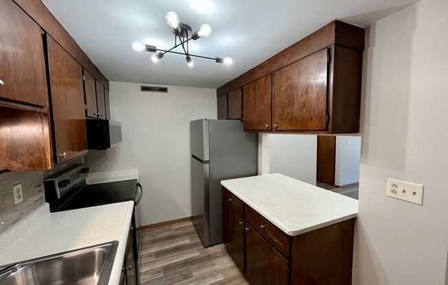 2 beds, 1 bath, 750 sqft, $895, Unit #7