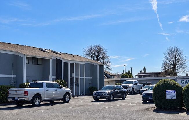 2 beds, 1 bath, 940 sqft, $1,350, Unit 37