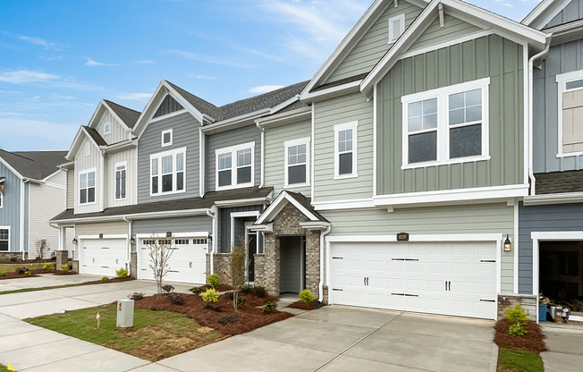 3 beds, 2.5 baths, $2,800