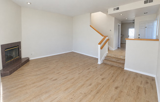 Three Bedroom Townhouse in Pacific Beach - Garage Parking - Remodeled