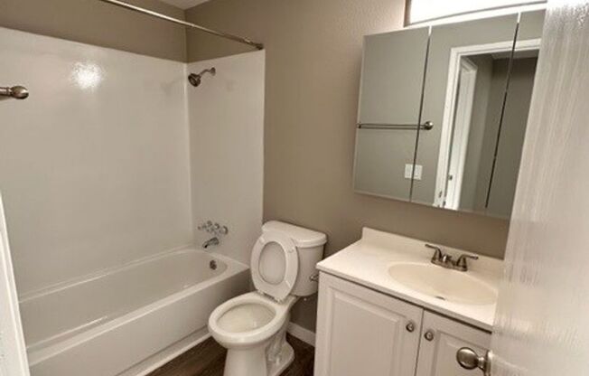 2 beds, 1 bath, 900 sqft, $1,800, Unit Unit 46