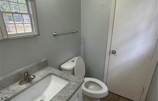 3 beds, 2 baths, $1,299