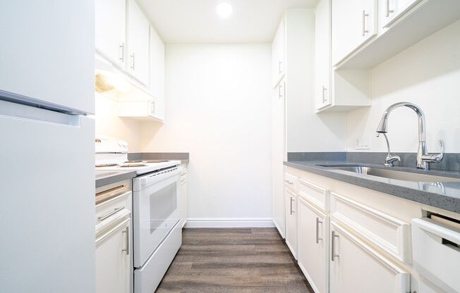 2 beds, 2 baths, 960 sqft, $2,695, Unit F-F08