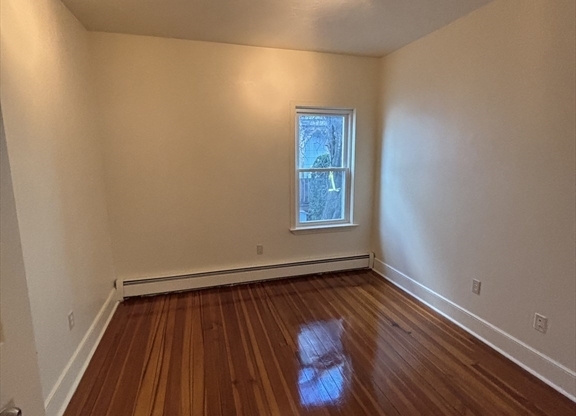 3 beds, 1 bath, 1,250 sqft, $3,000, Unit 1