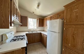 3 beds, 2 baths, $3,650, Unit 13 Magnolia Ave Unit B