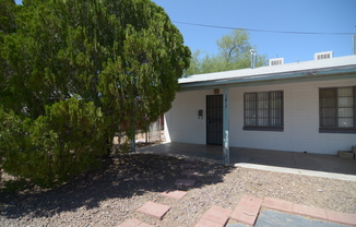 Charming 1 Bedroom 1 Bath Duplex! Close to the U of A!