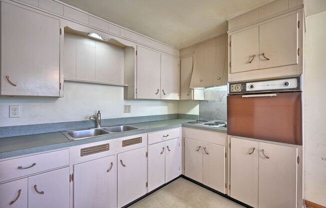 2 beds, 1 bath, $1,195