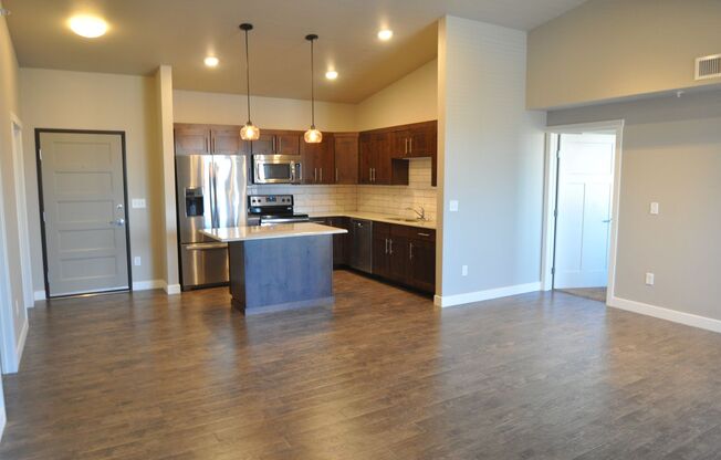 2 beds, 2 baths, $1,725, Unit 203