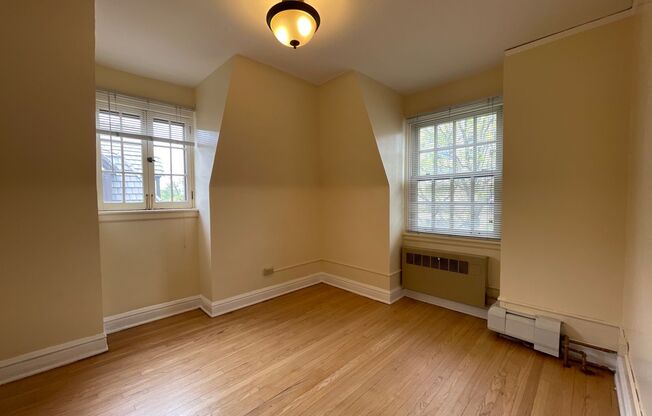 1 bed, 1 bath, 470 sqft, $1,125, Unit B-31