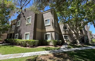 Inviting Condo with Open Floor Plan in Southwest Las Vegas