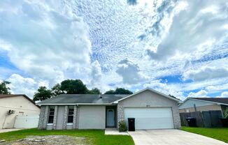 Cute 2/2 Home in SouthEast Orlando by Rio Pinar!