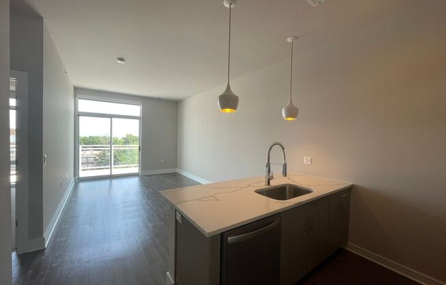 1 bed, 1 bath, 774 sqft, $1,695, Unit 604