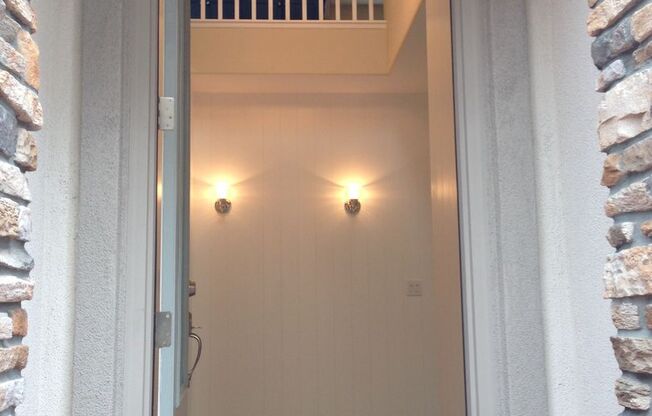 Gorgeous Model Spacious Folsom Unit!