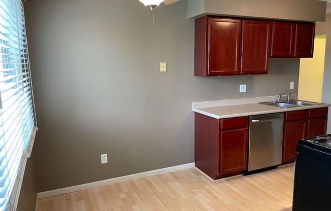 2 beds, 1 bath, $1,399