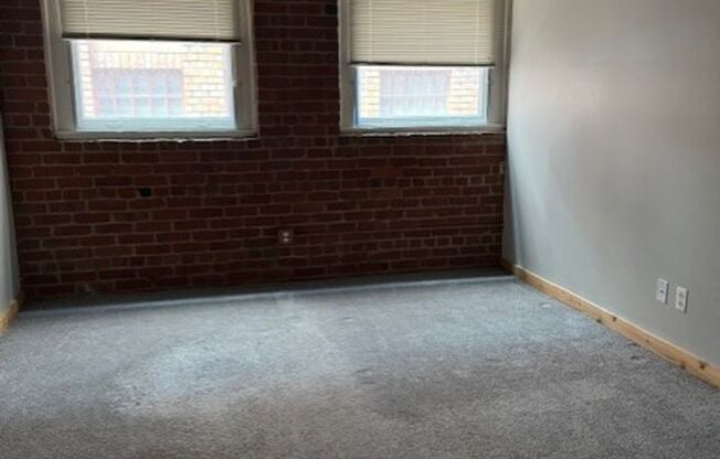 3 beds, 2 baths, 1,304 sqft, $1,725, Unit 812