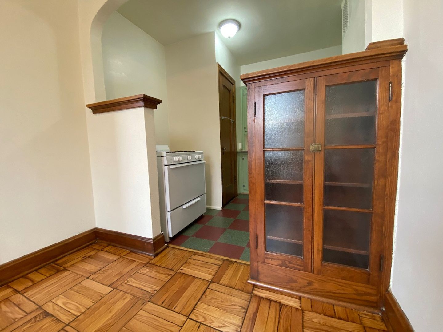Studio, 1 bath, 400 sqft, $805, Unit 116