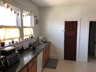 4 beds, 2 baths, $2,950