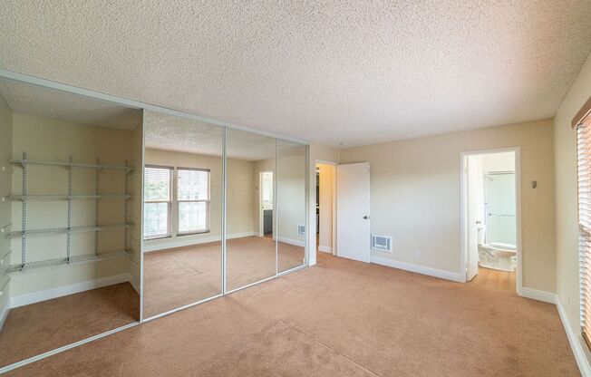 2 beds, 2 baths, $2,970, Unit 202