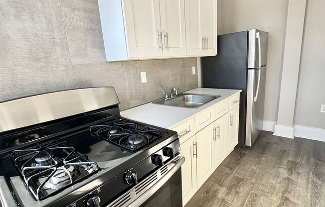 1 bed, 1 bath, 500 sqft, $950, Unit B-32