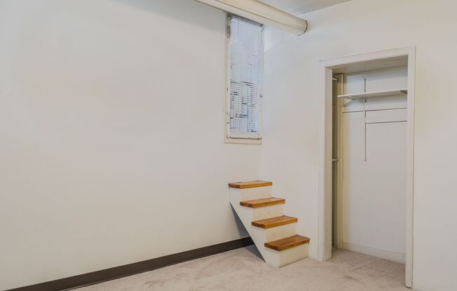 1 bed, 1 bath, 725 sqft, $1,025, Unit A