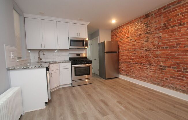 1 bed, 1 bath, 400 sqft, $1,250, Unit 1st Fl Rear