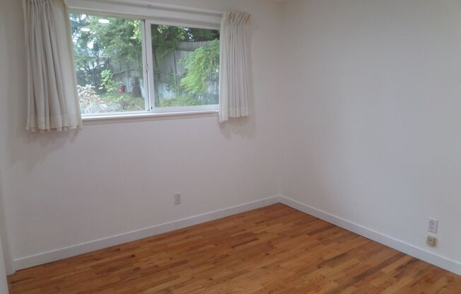 3 beds, 1 bath, $2,895