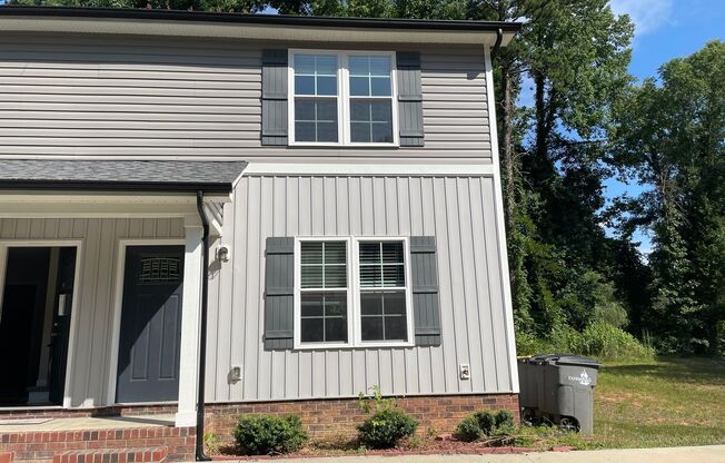 Newer townhouse in hot Kannapolis!