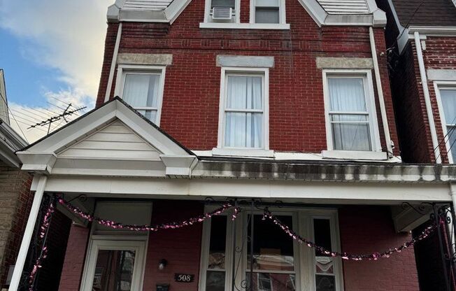 Pitt Student Housing – Spacious 5-Bed, 2-Bath in Prime Oakland Location, Available 08/01/2026!