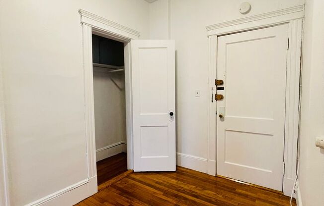 2 beds, 1 bath, 595 sqft, $3,200, Unit 46