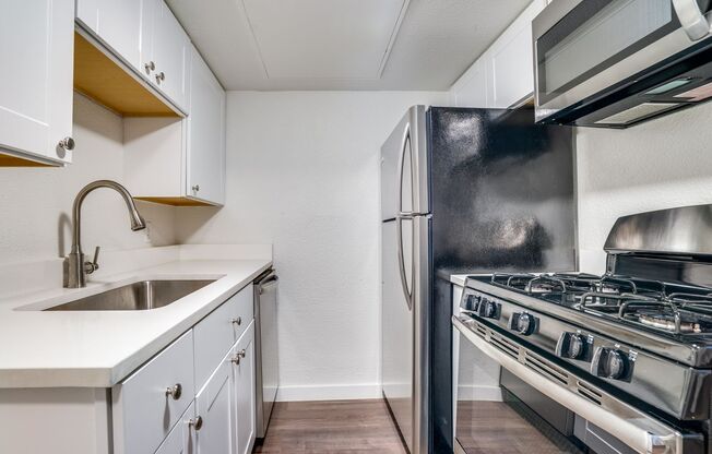 1 bed, 1 bath, $995, Unit 206