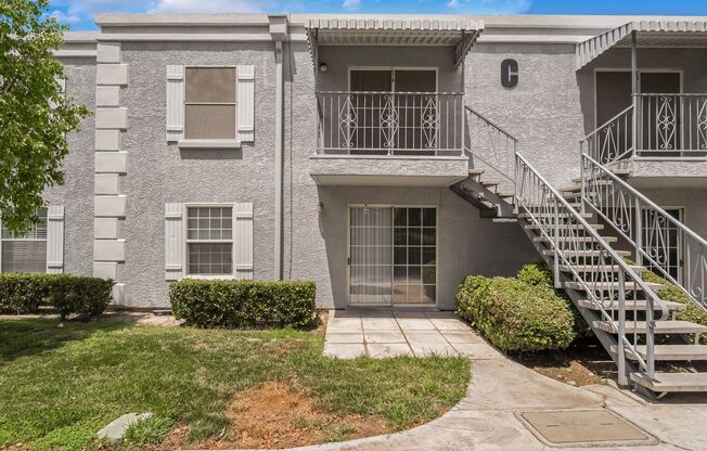 2 Bedroom, 2 Bathroom Condo unit in a Gated Community!