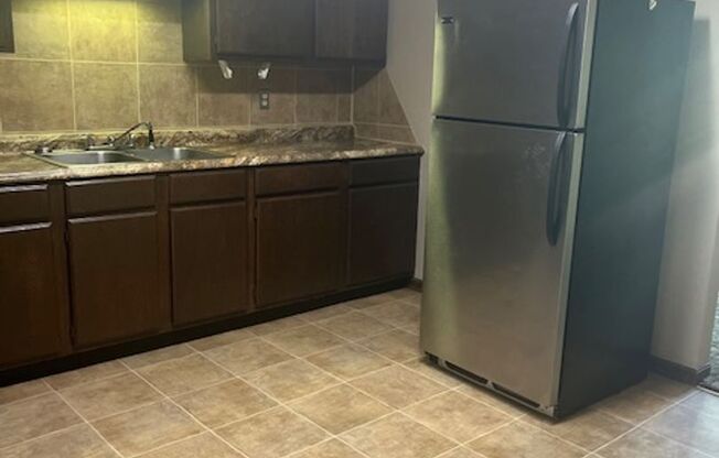 1 bed, 1 bath, 676 sqft, $750