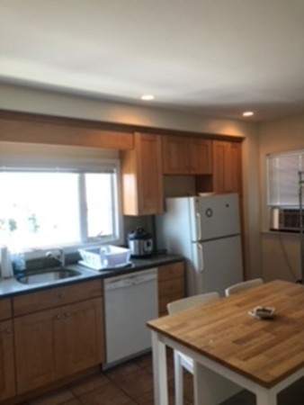 2 beds, 1 bath, 1,200 sqft, $3,000, Unit 2