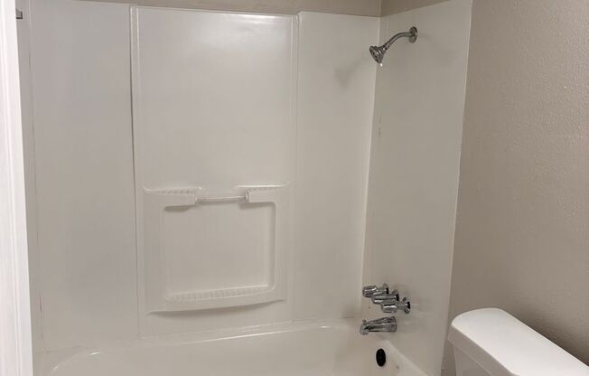 2 beds, 1 bath, 800 sqft, $915, Unit 5917-003