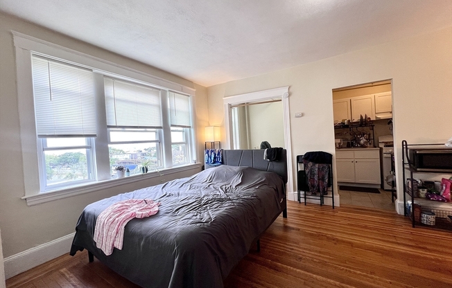 Studio, 1 bath, 450 sqft, $2,000, Unit 33