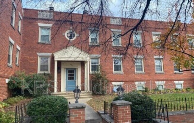1305 E ABINGDON DR
