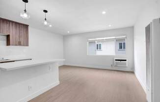 Welcome to Hollywood Hills Apartments