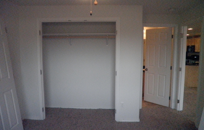 VIDEOTOUR: Nicely Renovated! Granite Countertops, Large Yard. PETS WELCOME