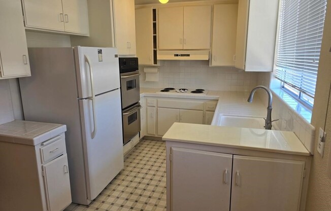 1 bed, 1 bath, 719 sqft, $2,000, Unit 323