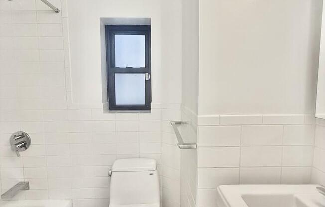 Studio, 1 bath, 300 sqft, $2,700, Unit 2D