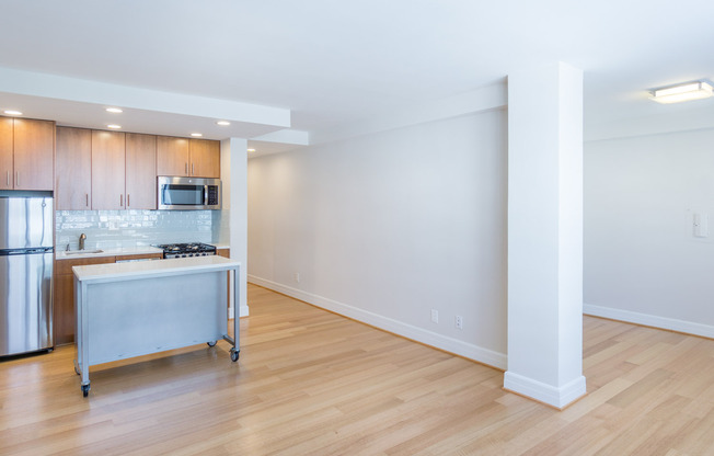 Studio, 1 bath, 469 sqft, $1,950, Unit 0104