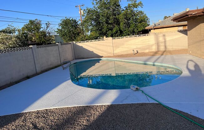 4 BRM 2 BA IN BEAUTIFUL TEMPE, WITH POOL 1 MILE FROM ASU
