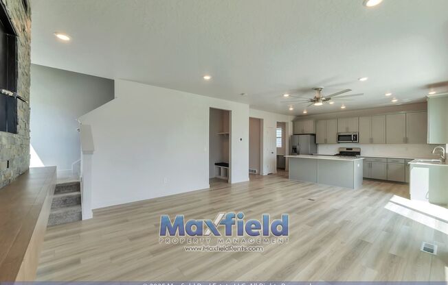 Saratoga Springs 5BD - 3.5BTH - 2GAR