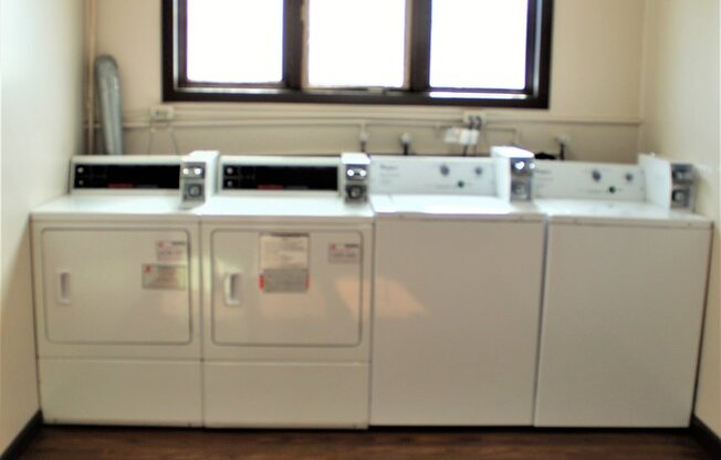 2 beds, 1 bath, 900 sqft, $975, Unit 907 West Crestwood Drive Apt 104