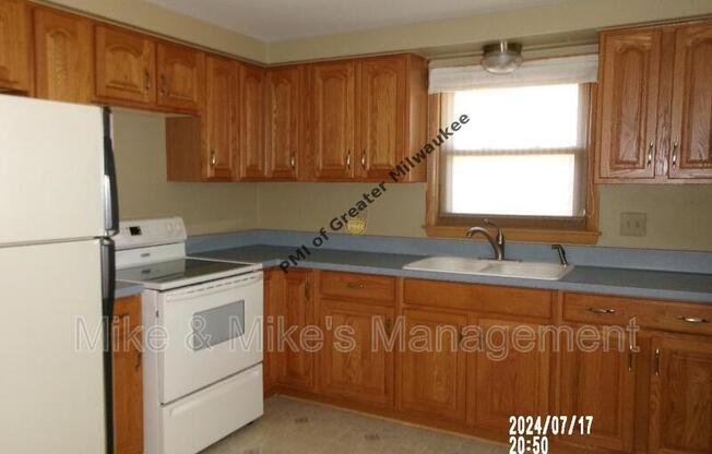 2551 S 68 ST