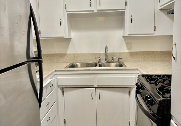 1595 E CHEVY CHASE DR