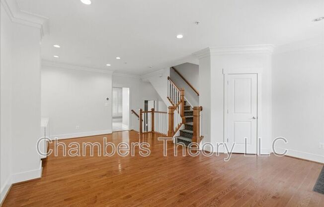 2735 LINDEN LN
