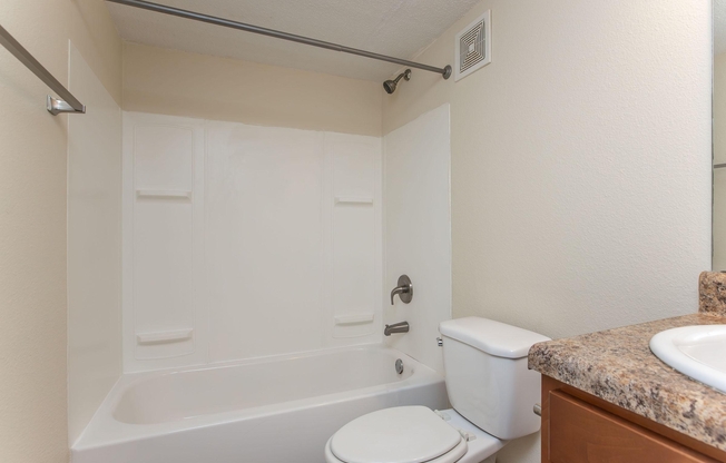 2 beds, 1 bath, 715 sqft, $918