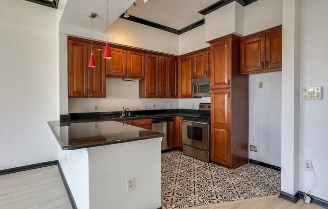 Luxury Turtle Creek Highrise Retreat with Private Access & Stunning Balcony Views