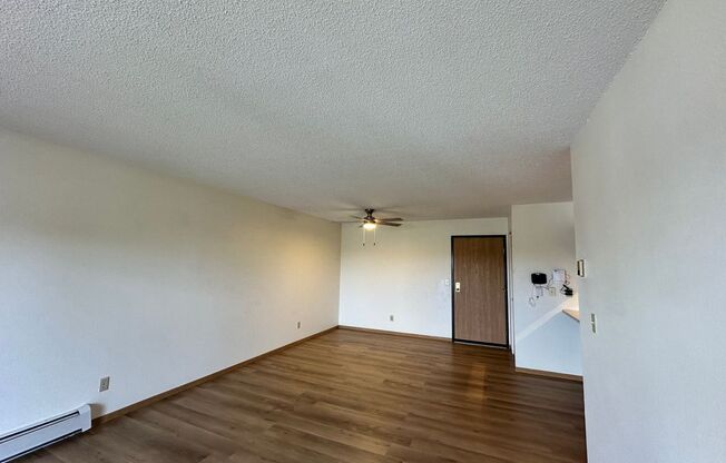 2 beds, 1 bath, 974 sqft, $1,500, Unit 70-204